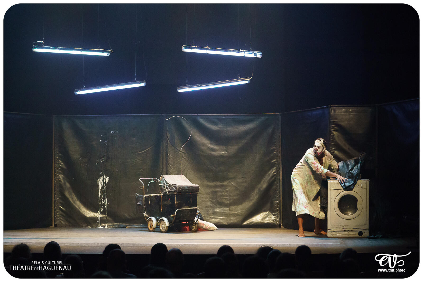 TROP PRÈS DU MUR (TYPHUS BRONX)